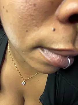 Snapshot of YellowHoneyDip chatting on 02-19-26, 05:42 YellowHoneyDip online show from 02-19-26, 05:42