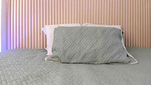 Snapshot of daiana_curly chatting on 10-08-25, 07:33 daiana curly online show from 10-08-25, 07:33