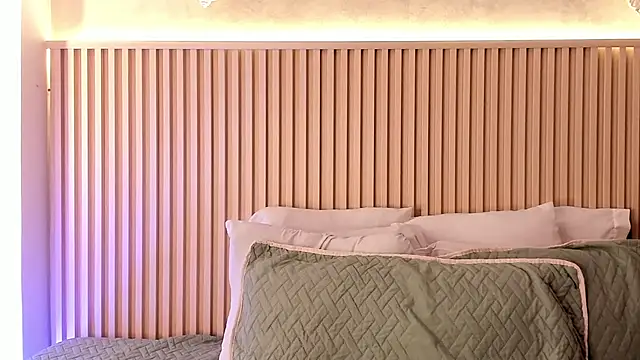 Snapshot of daiana_curly chatting on 10-11-25, 08:18 daiana curly online show from 10-11-25, 08:18