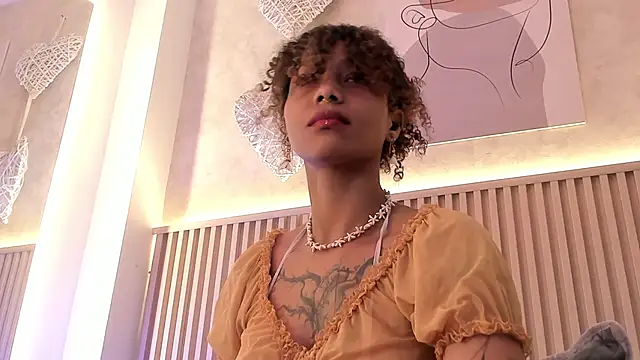 Snapshot of daiana_curly chatting on 10-12-25, 08:08 daiana curly online show from 10-12-25, 08:08