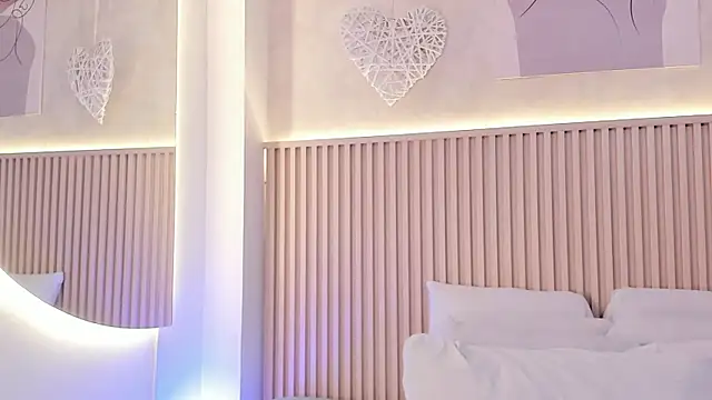 Snapshot of daiana_curly chatting on 10-17-25, 07:38 daiana curly online show from 10-17-25, 07:38