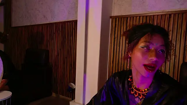 Snapshot of daiana_curly chatting on 10-19-25, 06:41 daiana curly online show from 10-19-25, 06:41