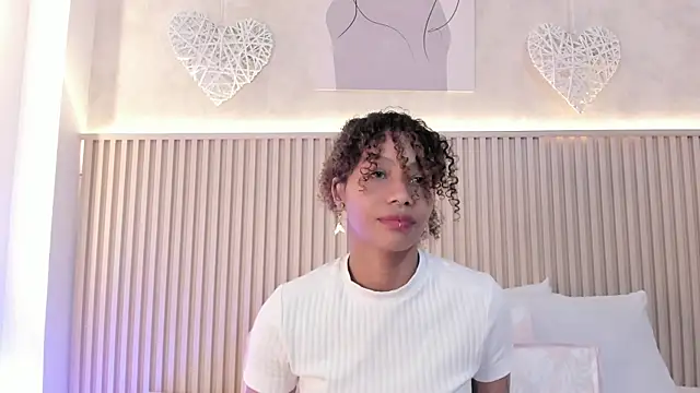 Snapshot of daiana_curly chatting on 10-24-25, 07:54 daiana curly online show from 10-24-25, 07:54