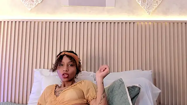 Snapshot of daiana_curly chatting on 11-07-25, 07:58 daiana curly online show from 11-07-25, 07:58