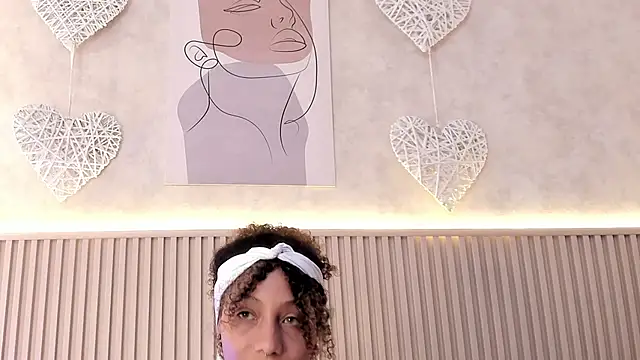 Snapshot of daiana_curly chatting on 11-11-25, 09:04 daiana curly online show from 11-11-25, 09:04