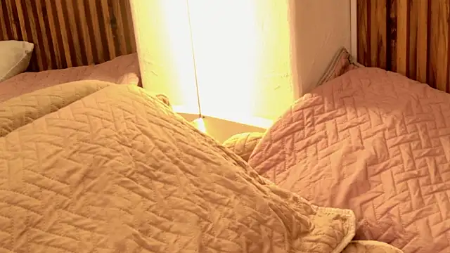 Snapshot of daiana_curly chatting on 12-21-25, 08:05 daiana curly online show from 12-21-25, 08:05