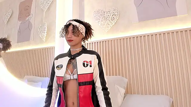 Snapshot of daiana_curly chatting on 12-22-25, 07:55 daiana curly online show from 12-22-25, 07:55