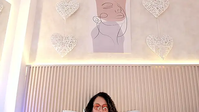 Snapshot of daiana_curly chatting on 02-11-26, 07:30 daiana curly online show from 02-11-26, 07:30