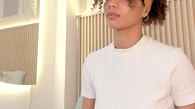 Snapshot of daiana_curly chatting on 02-28-26, 07:48 daiana curly online show from 02-28-26, 07:48