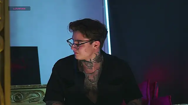 dantecoppolaa  online show from 10-19-25, 08:31