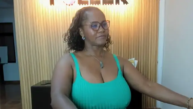 Snapshot of AliciaMiilf chatting on 02-11-25, 07:05 AliciaMiilf online show from 02-11-25, 07:05