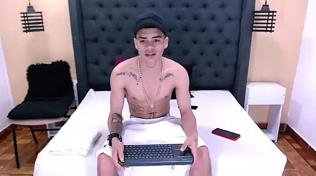 Snapshot of mailo_bronw chatting on 03-11-25, 08:31 mailo bronw online show from 03-11-25, 08:31