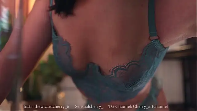 Miss beee online show from 12-17-25, 11:55