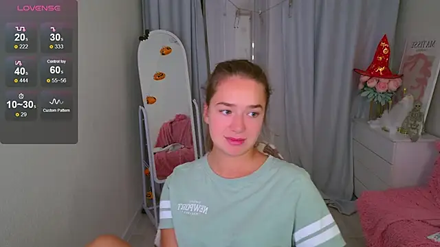 LovelyJessie online show from 10-25-25, 01:40