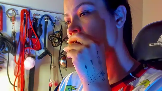 scarlet-kennedy98 online show from 04-15-26, 09:59