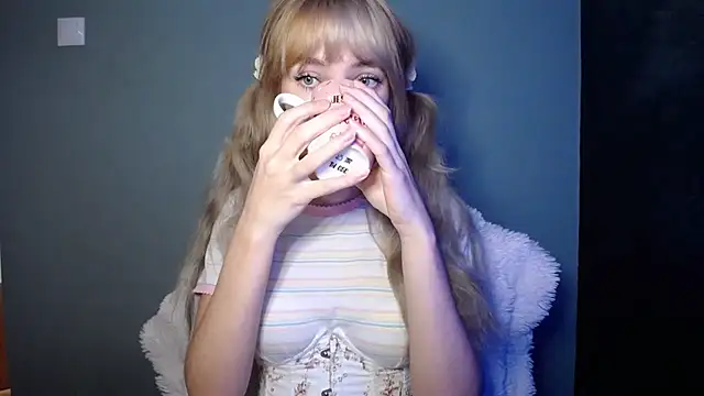 LuciaYoung online show from 11-05-25, 07:30