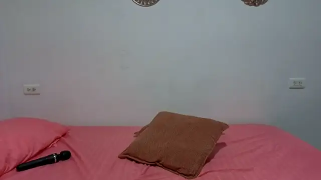 Issa Km  online show from 12-20-25, 11:34