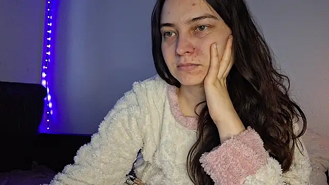 Cyndee Winter online show from 12-22-24, 02:49