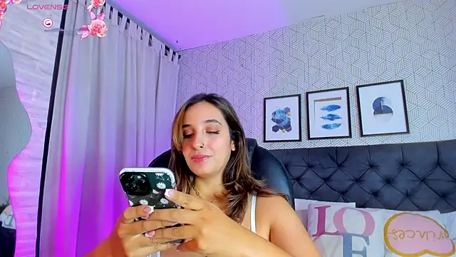 Snapshot of emma__smith1 chatting on 02-08-25, 02:49 emma smith1 online show from 02-08-25, 02:49