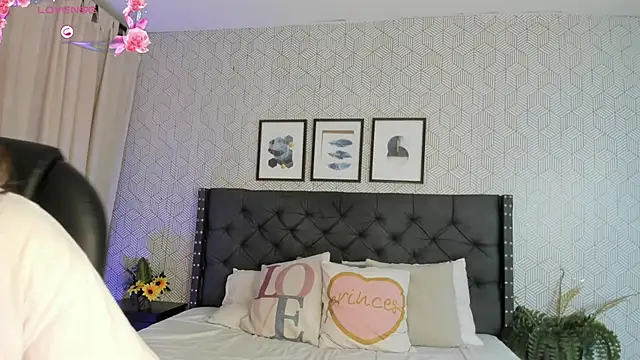 Snapshot of emma__smith1 chatting on 02-18-25, 12:28 emma smith1 online show from 02-18-25, 12:28