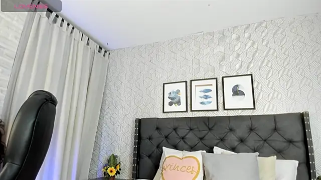 Snapshot of emma__smith1 chatting on 02-19-25, 12:22 emma smith1 online show from 02-19-25, 12:22