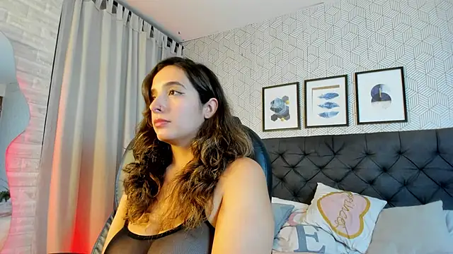 Snapshot of emma__smith1 chatting on 02-20-25, 03:41 emma smith1 online show from 02-20-25, 03:41