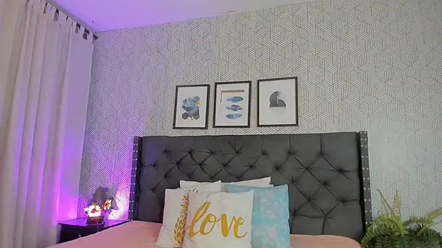 Snapshot of emma__smith1 chatting on 03-21-25, 11:01 emma smith1 online show from 03-21-25, 11:01