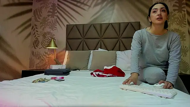 LIAH IZUMI online show from 12-20-25, 12:56