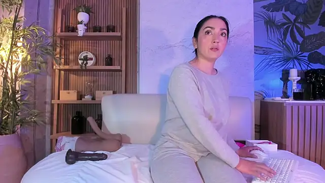 LIAH IZUMI online show from 02-09-26, 01:04