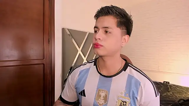 Niicky1  online show from 01-18-26, 01:26