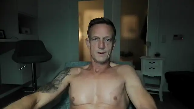 Snapshot of dirks71 chatting on 10-20-25, 05:02 dirks71 online show from 10-20-25, 05:02