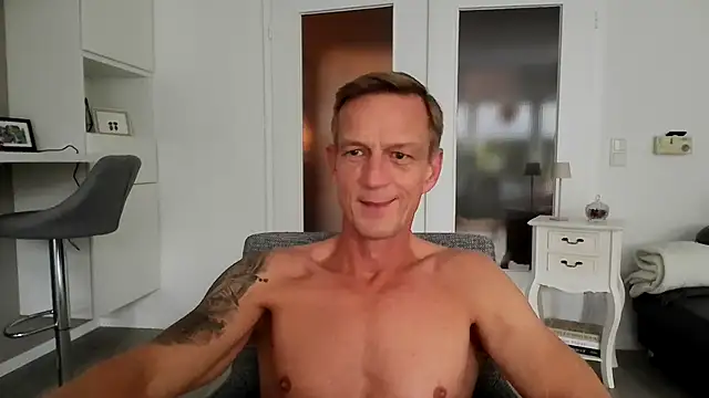 Snapshot of dirks71 chatting on 11-06-25, 11:22 dirks71 online show from 11-06-25, 11:22