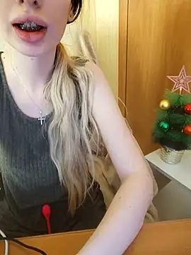 Snapshot of Elza_kom chatting on 12-20-24, 06:40 Elza kom online show from 12-20-24, 06:40