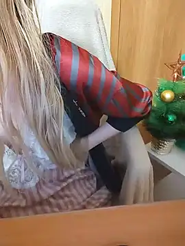 Snapshot of Elza_kom chatting on 12-27-24, 08:45 Elza kom online show from 12-27-24, 08:45