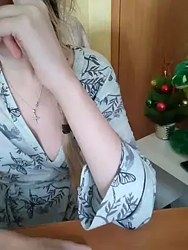 Snapshot of Elza_kom chatting on 01-05-25, 05:20 Elza kom online show from 01-05-25, 05:20