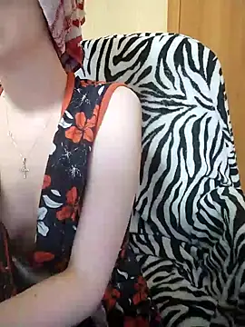 Snapshot of Elza_kom chatting on 02-01-25, 09:32 Elza kom online show from 02-01-25, 09:32