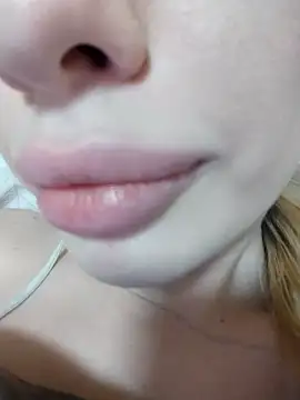 Snapshot of Elza_kom chatting on 02-21-25, 12:28 Elza kom online show from 02-21-25, 12:28