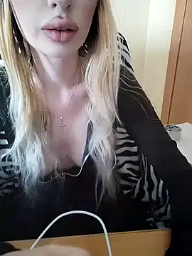 Snapshot of Elza_kom chatting on 02-22-25, 07:23 Elza kom online show from 02-22-25, 07:23