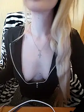 Snapshot of Elza_kom chatting on 02-25-25, 10:37 Elza kom online show from 02-25-25, 10:37