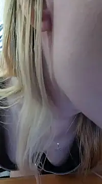 Snapshot of Elza_kom chatting on 03-04-25, 06:47 Elza kom online show from 03-04-25, 06:47