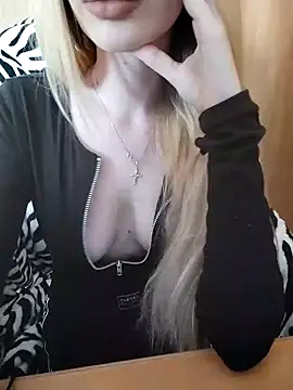 Snapshot of Elza_kom chatting on 03-05-25, 09:38 Elza kom online show from 03-05-25, 09:38