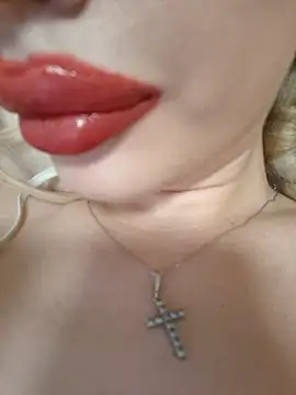 Snapshot of Elza_kom chatting on 03-09-25, 02:21 Elza kom online show from 03-09-25, 02:21