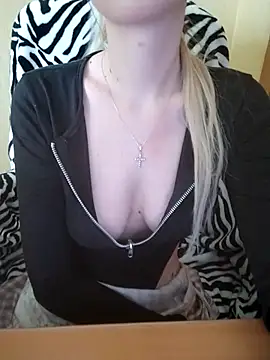 Snapshot of Elza_kom chatting on 03-15-25, 08:58 Elza kom online show from 03-15-25, 08:58