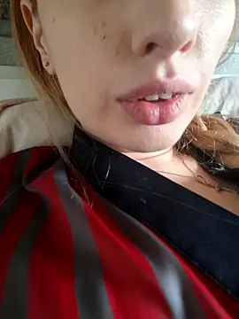 Snapshot of Elza_kom chatting on 09-16-25, 08:26 Elza kom online show from 09-16-25, 08:26