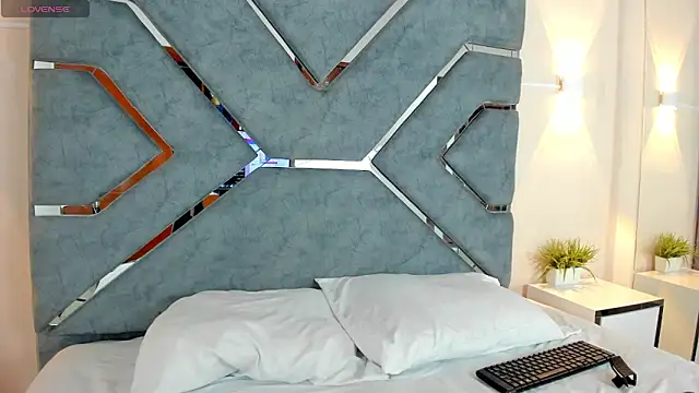 LucciaPorter online show from 12-15-25, 09:08