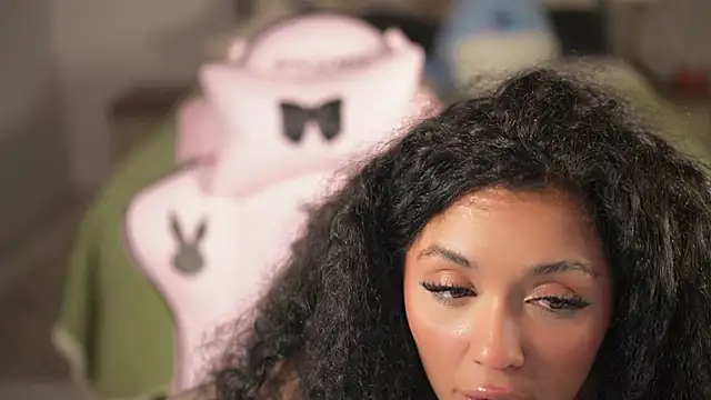 Snapshot of Moan4u chatting on 12-16-24, 04:23 Moan4u online show from 12-16-24, 04:23