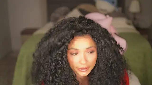 Snapshot of Moan4u chatting on 12-19-24, 02:34 Moan4u online show from 12-19-24, 02:34