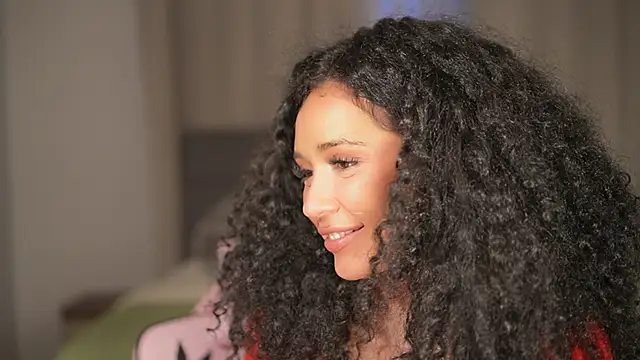 Snapshot of Moan4u chatting on 12-19-24, 05:40 Moan4u online show from 12-19-24, 05:40