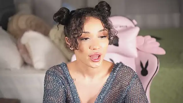 Snapshot of Moan4u chatting on 01-24-25, 10:19 Moan4u online show from 01-24-25, 10:19