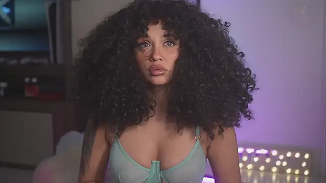 Snapshot of Moan4u chatting on 09-13-25, 06:57 Moan4u online show from 09-13-25, 06:57